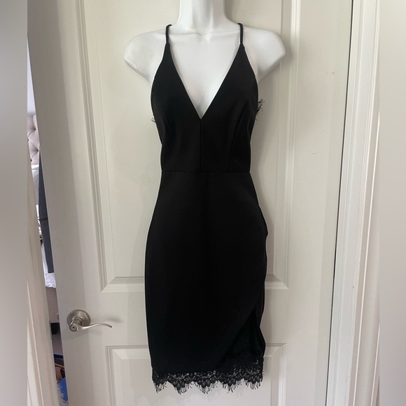 ASTR THE LABEL NEW PEEKING LACE BODYCON HALTER DRESS SIZE  XS - Picture 4 of 15